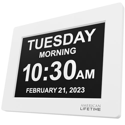 American Lifetime Day Clock - Reloj Digital Grande, Sin Abreviaturas, para Ancianos y Pacientes con Demencia - 5 Opciones de Alarmas y...